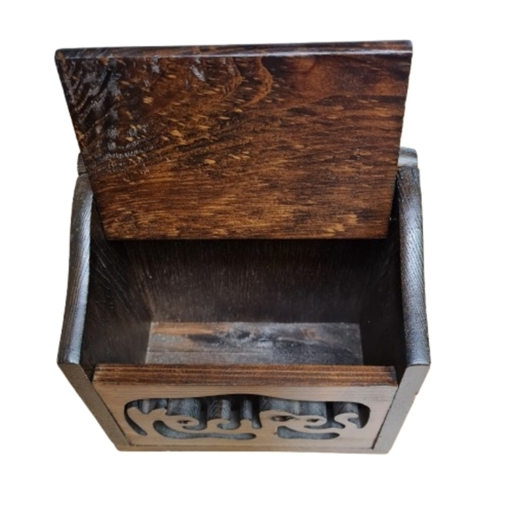 Hand Crafted Wooden Recipe Box; Box 8x3.5x6.25 approx Inside is 2.75x5.25 approx - Picture 6 of 7